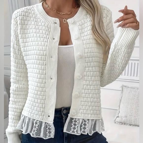 Elegant White Knit Sweater with Lace Trim - Picture 5 of 8